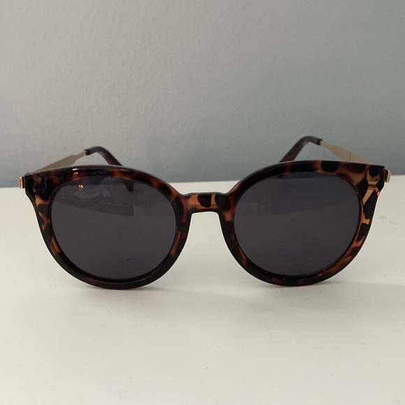 Sunglasses - Picture 2 of 5